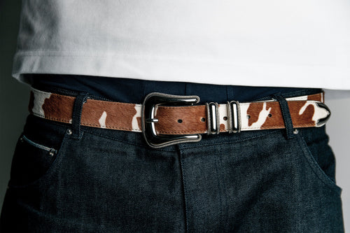 Model picture - close up front - Genuine leather - big buckle - silver hardware - cowhide texture - horsehair texture 