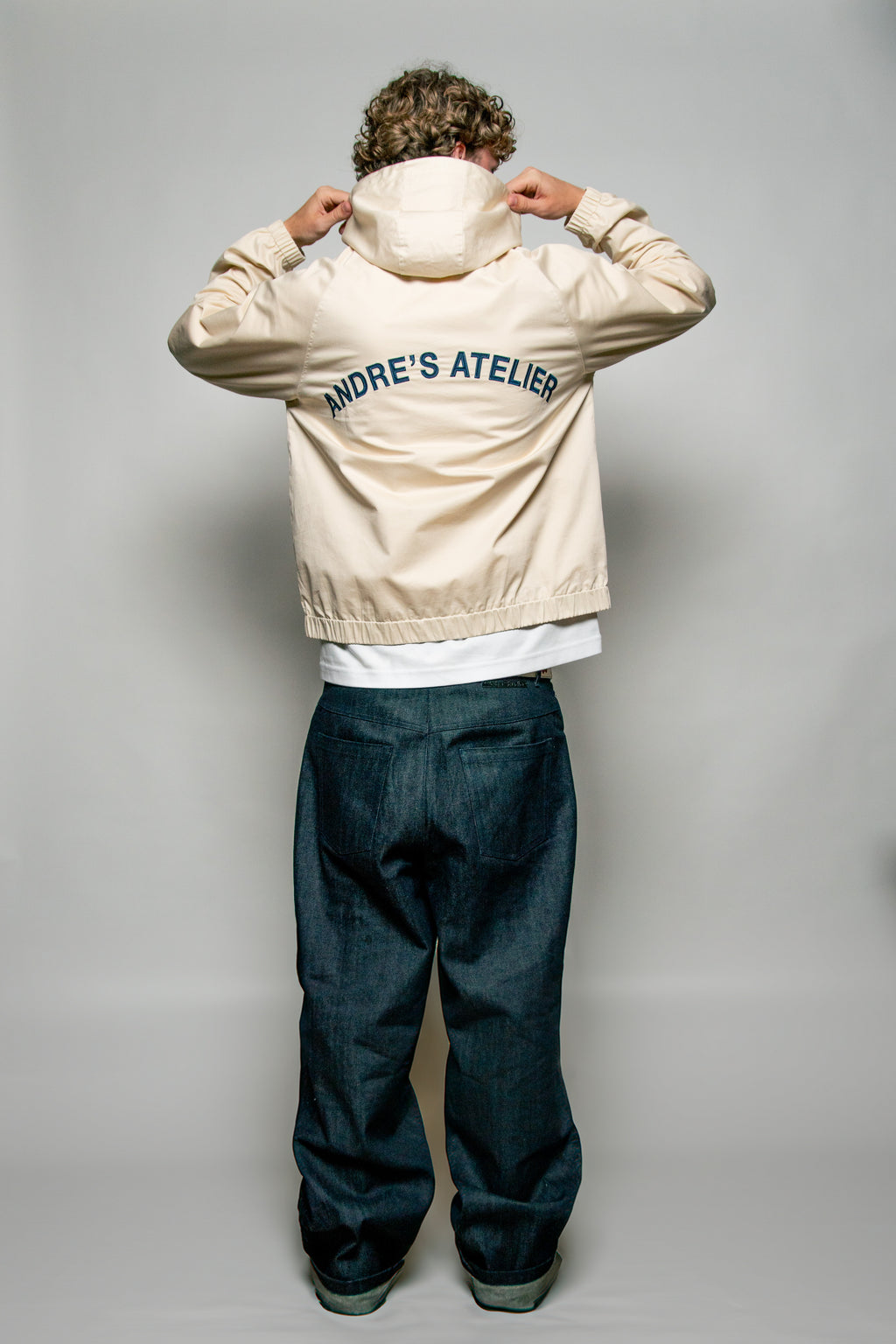 Back profil- Model picture - Lightweight jacket - summer jacket - raglan sleeves - back embroidery 