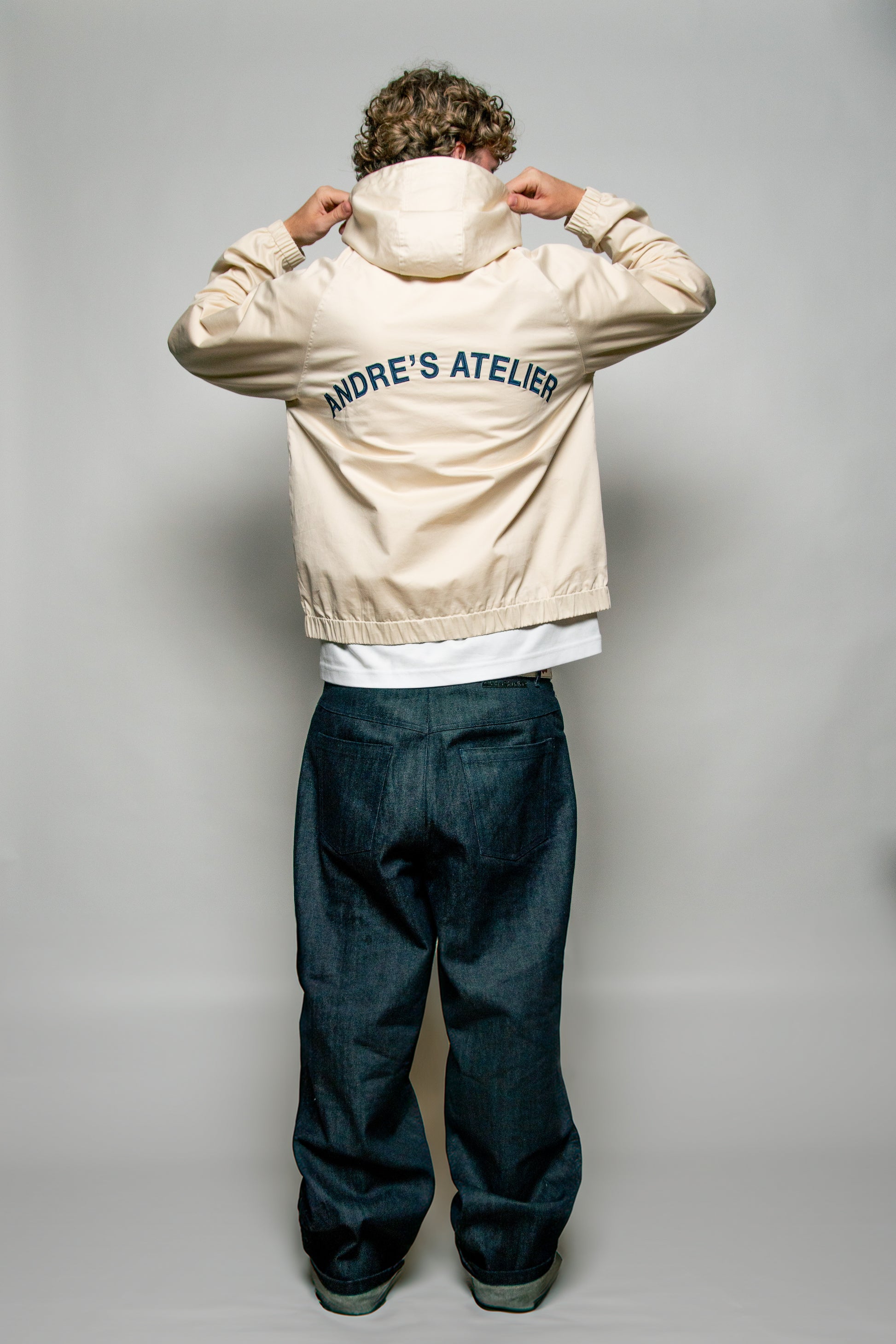 Back profil- Model picture - Lightweight jacket - summer jacket - raglan sleeves - back embroidery 